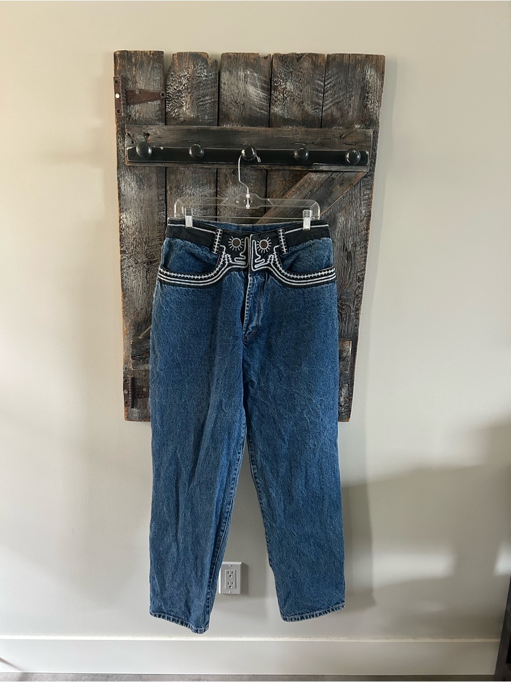 Women's Vintage Jewel High-Waist Blue Jeans with Embroidered Waist Detail
